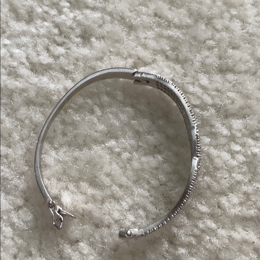 Stunning diamond cuff 🤍 - Picture 2 of 3